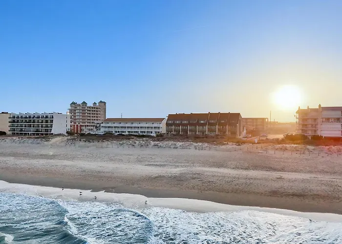Spacious 2-bedroom Ocean Block In North Ocean Steps To The