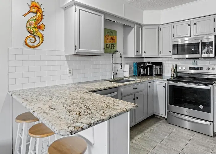 Spacious 2-bedroom Ocean Block In North Ocean Steps To The Holiday home *
