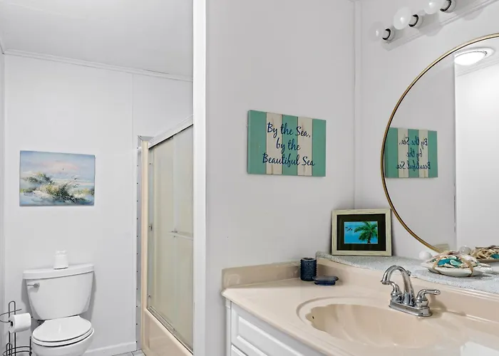 Spacious 2-bedroom Ocean Block In North Ocean Steps To The Holiday home Ocean City