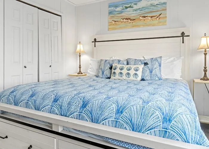 Spacious 2-bedroom Ocean Block In North Ocean Steps To The